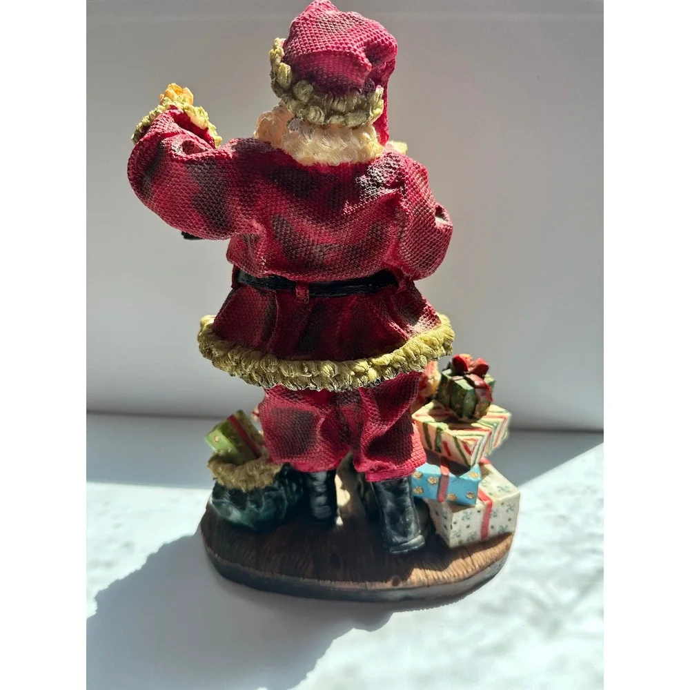 Vintage‎ Style Polyresin Santa Claus Figurine with Toys and Nutcracker 288-0112
